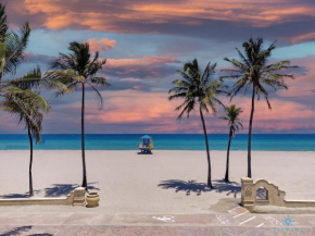 Free Parking - Bay View - Pool -Step To Beach